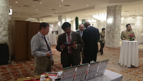 陳水田博士向國際學者介紹牛樟芝