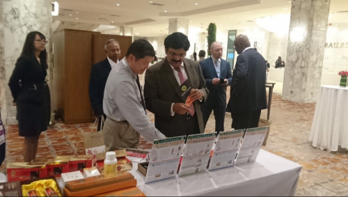 陳水田博士向國際學者介紹牛樟芝