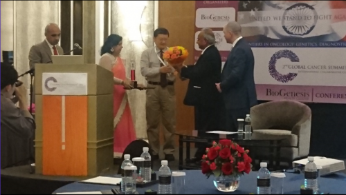 陳水田博士接受獻花