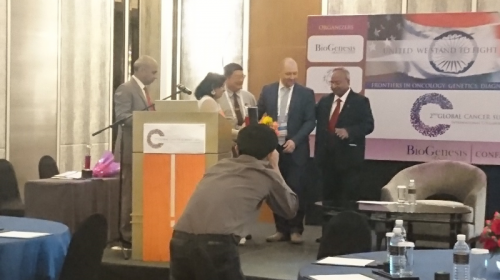 陳水田博士接受獻花